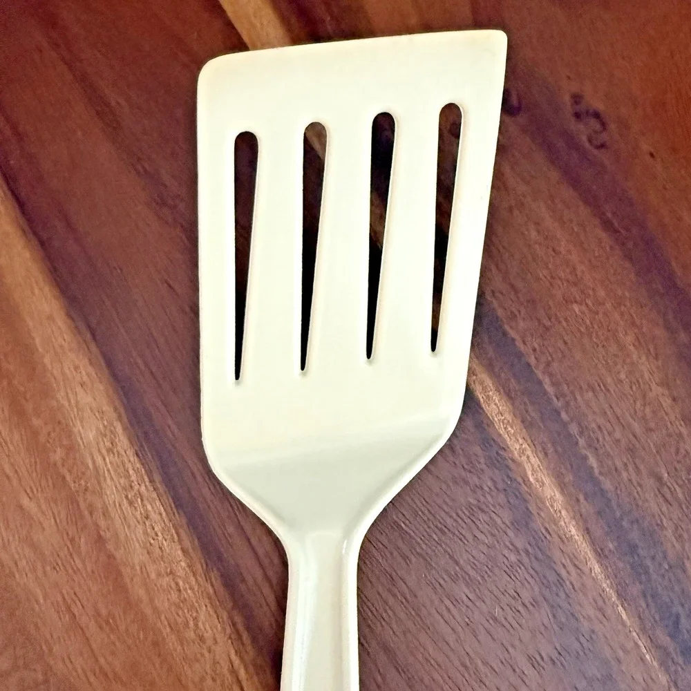 Hutzler Lo-Pol Nylon Spatula Turner No 717 Ivory‎ Slotted  Angled Heat Resistant